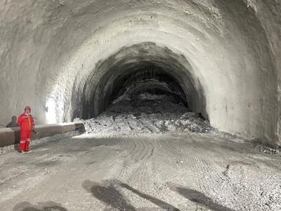 耗時(shí)近6年,世界第一埋深高速公路隧道順利貫通